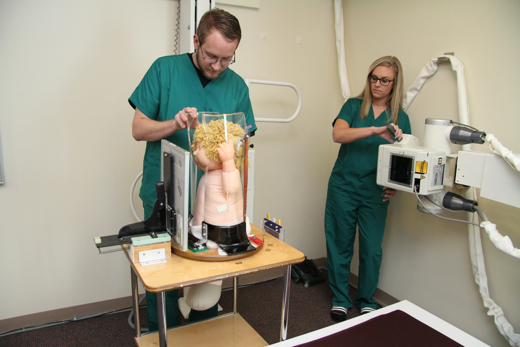 Memorial Medical Center donates Pigg-O-Stat to radiography program | LincIN