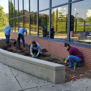 LLCC Grounds Crew and PTK students