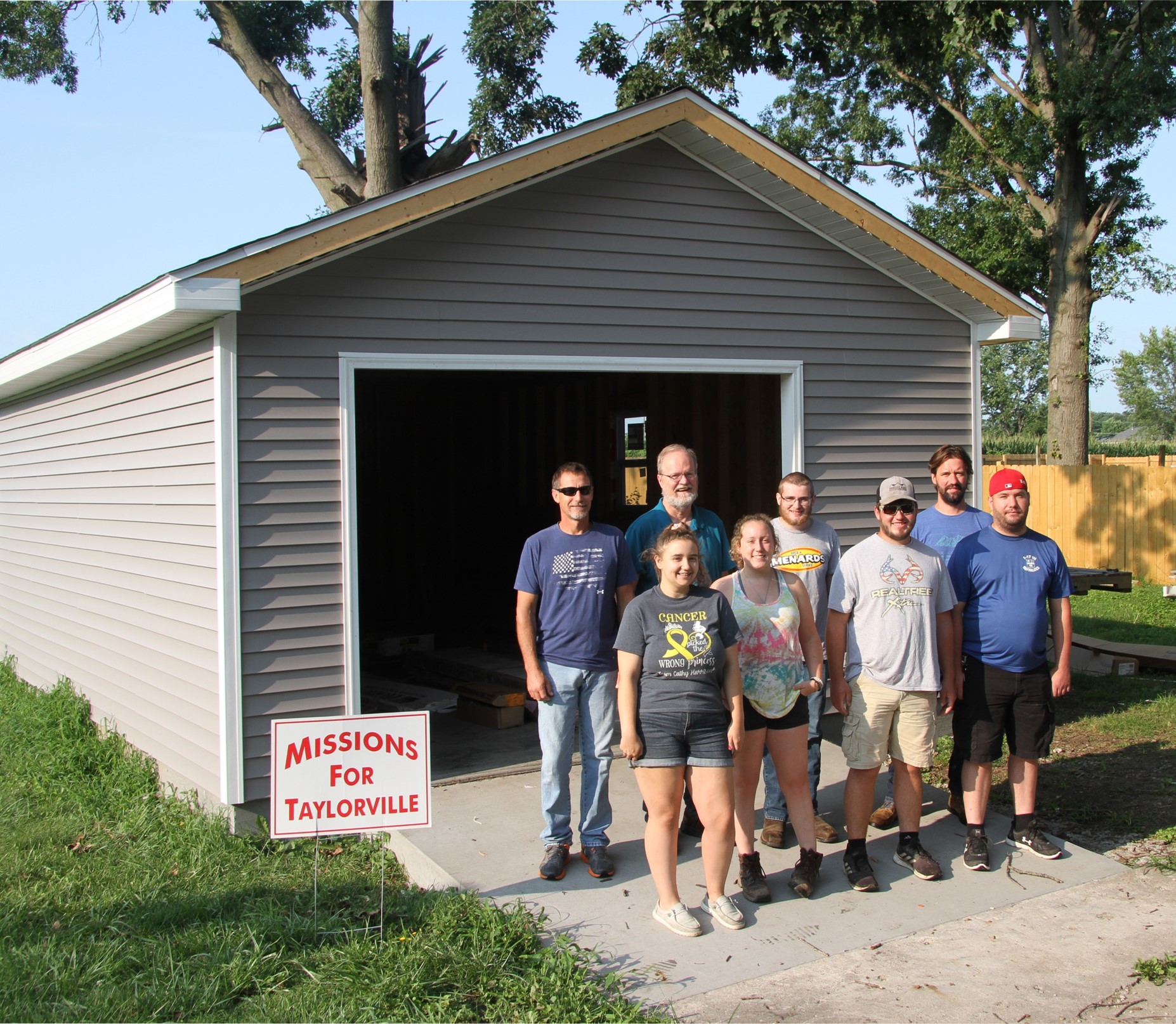 LLCC-Taylorville carpentry students outside finished garage
