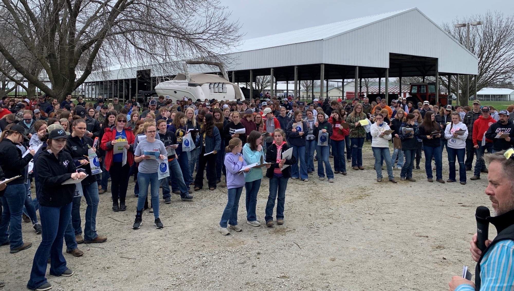 Many students gathered outside for the LLCC Livestock Judging Contest