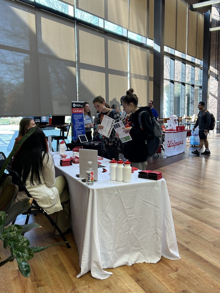 students speaking with businesses who were tabling during the 2024 Health Care Expo.