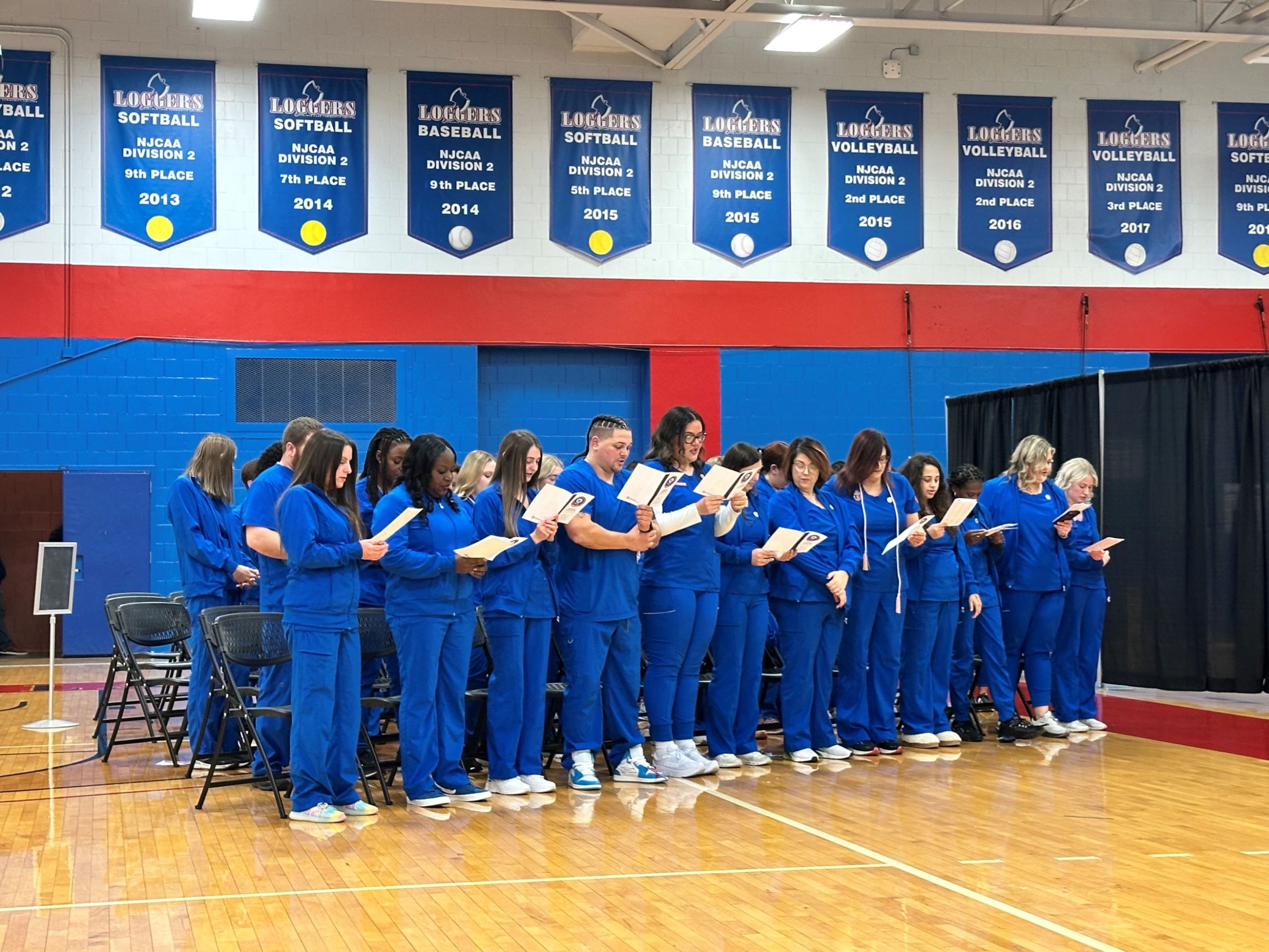 LLCC ADN nursing students taking the pledge.